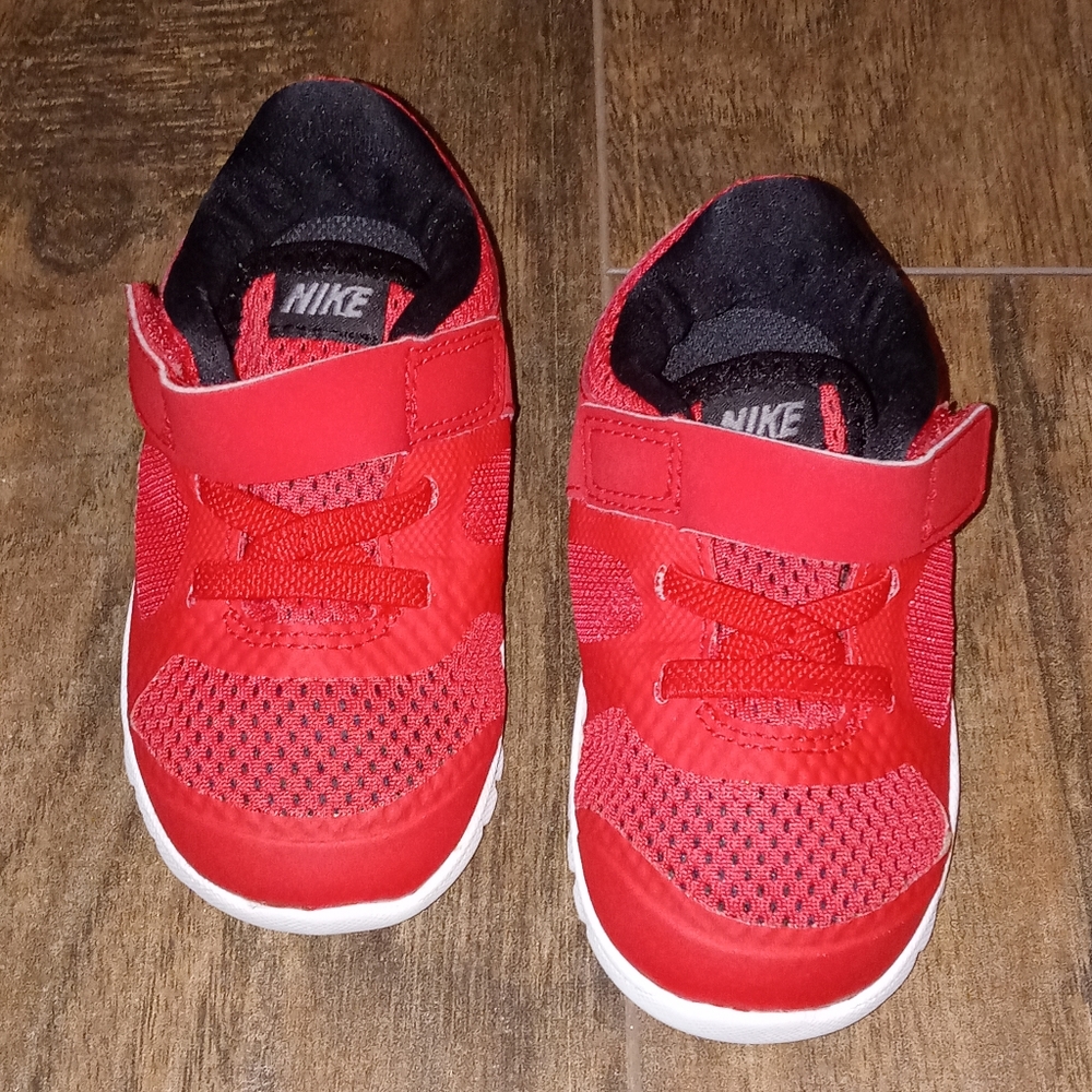 Nike flex girl toddler sneakers red size 5.
